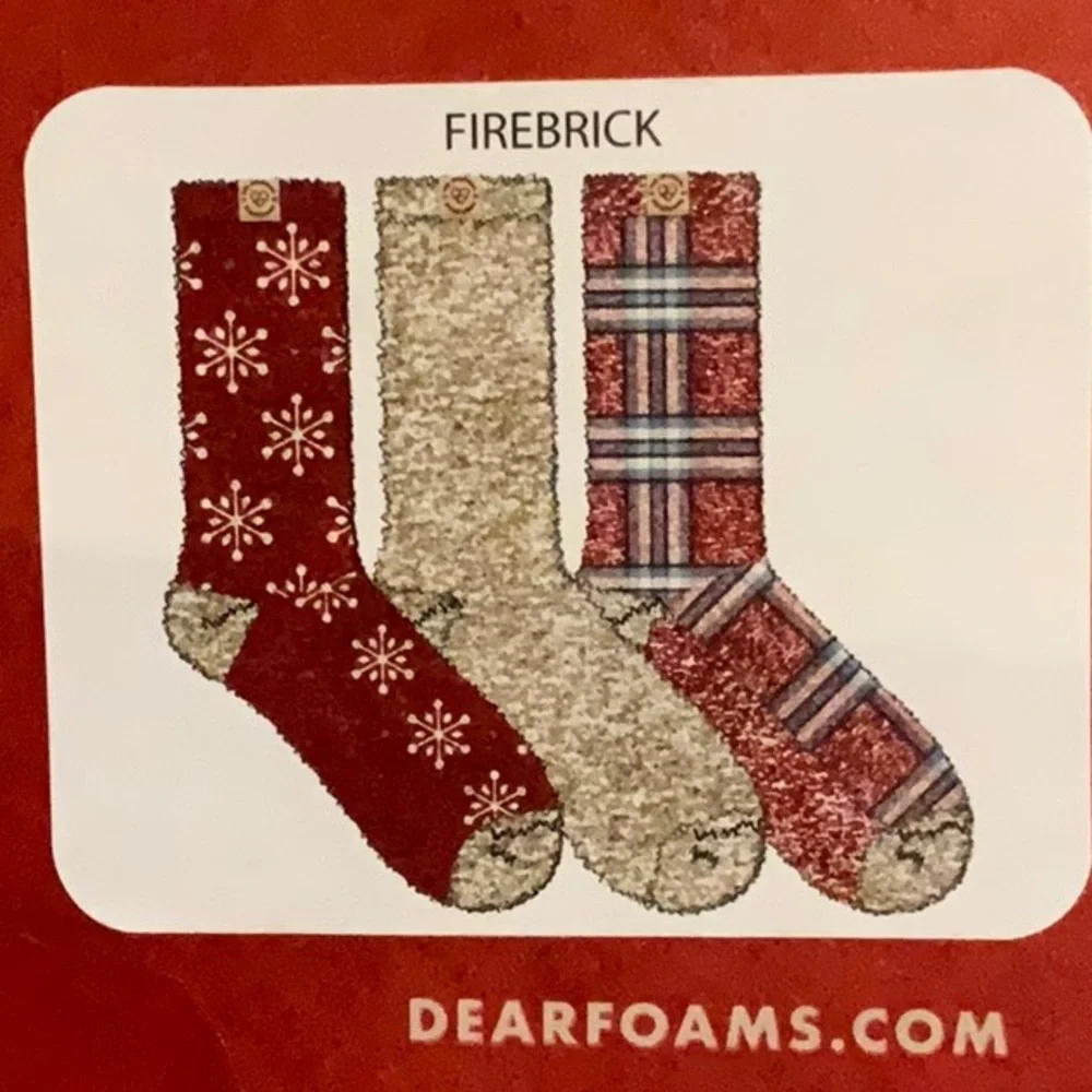 New in box, Dearfoams cozy crew sock trio - shoe sizes 4-10
